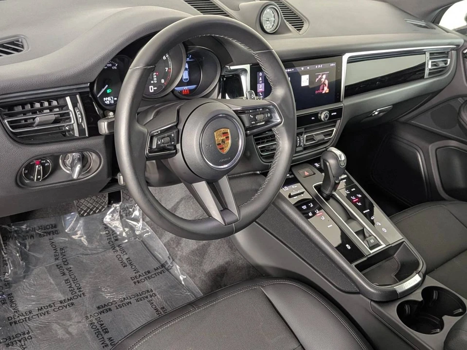 2023 Porsche Macan - Image 4 of 5