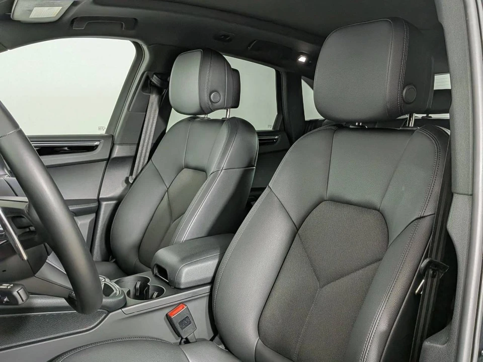 2023 Porsche Macan - Image 5 of 5