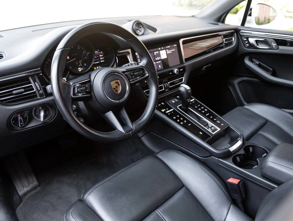 2023 Porsche Macan T - Image 4 of 5