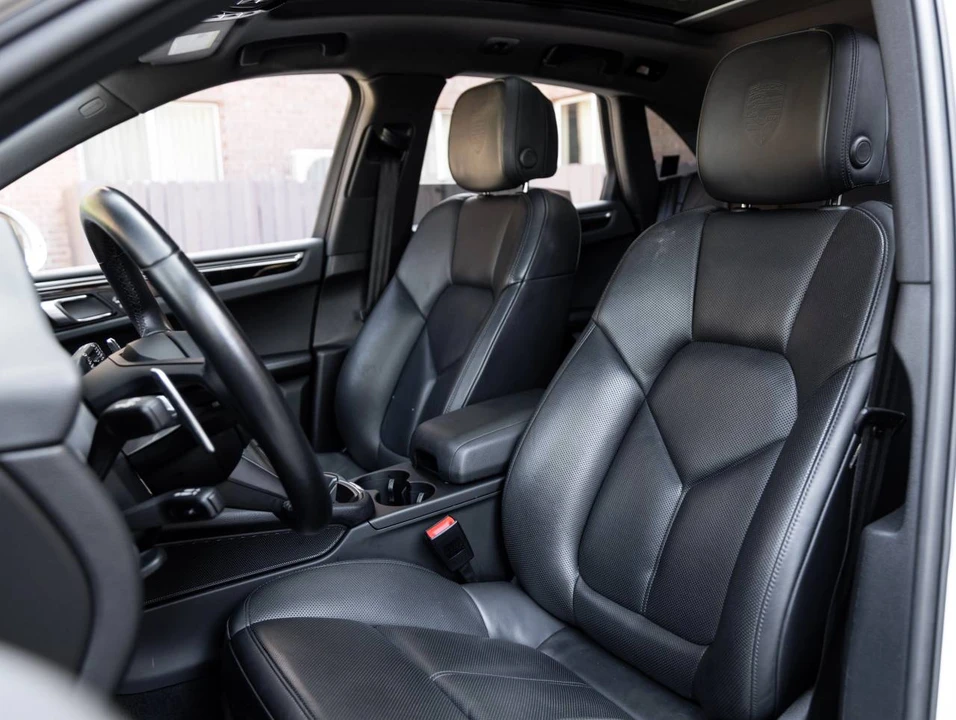 2023 Porsche Macan T - Image 5 of 5