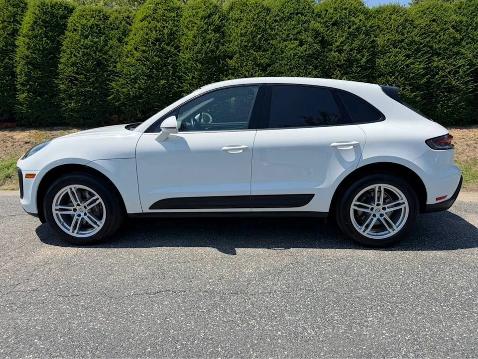 2023 Porsche Macan - Image 2 of 5