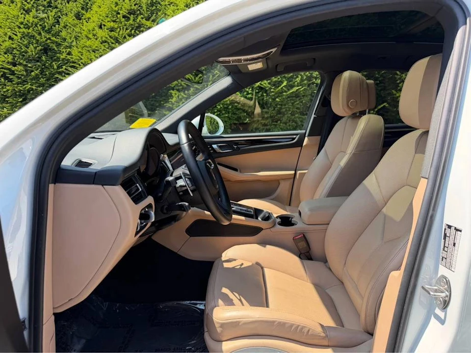 2023 Porsche Macan - Image 4 of 5