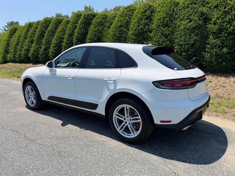 2023 Porsche Macan - Image 3 of 5