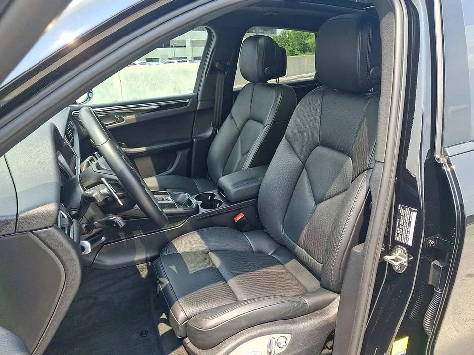 2023 Porsche Macan T - Image 5 of 5