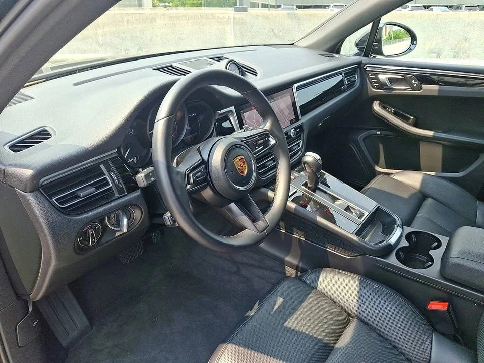 2023 Porsche Macan T - Image 4 of 5
