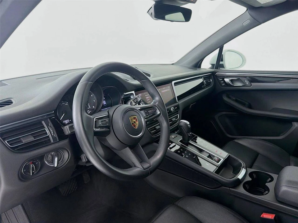 2023 Porsche Macan - Image 4 of 5