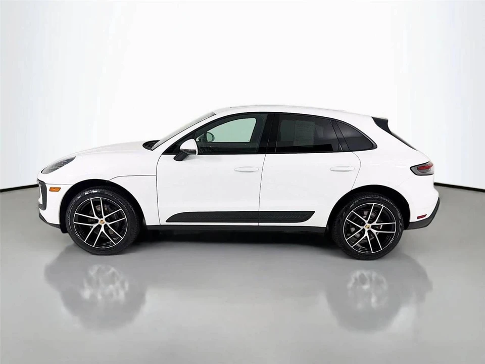 2023 Porsche Macan - Image 2 of 5