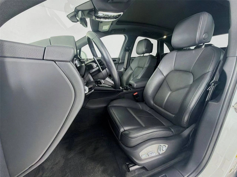 2023 Porsche Macan - Image 5 of 5