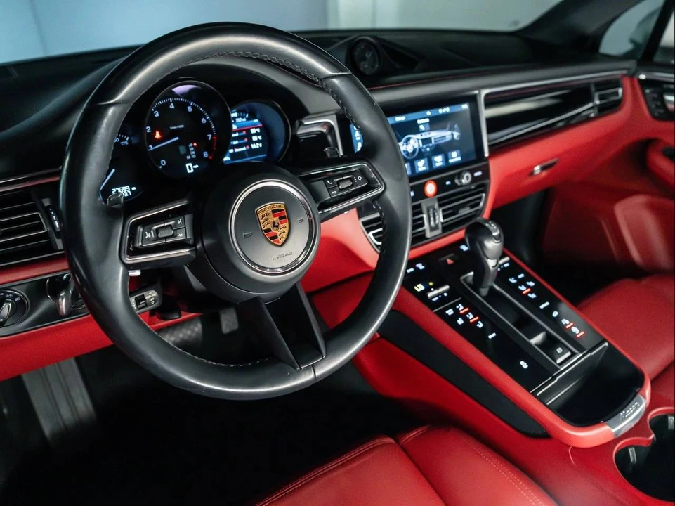 2023 Porsche Macan T - Image 4 of 5