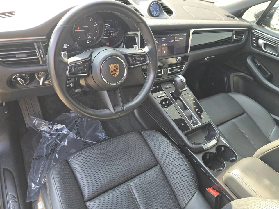 2023 Porsche Macan - Image 4 of 5