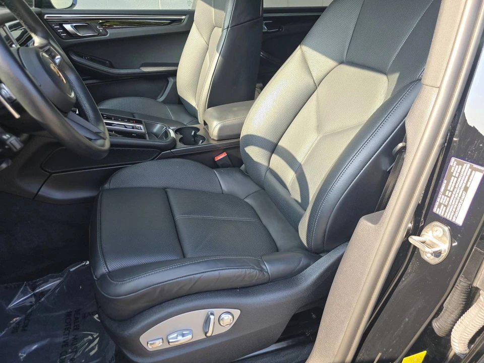 2023 Porsche Macan - Image 5 of 5