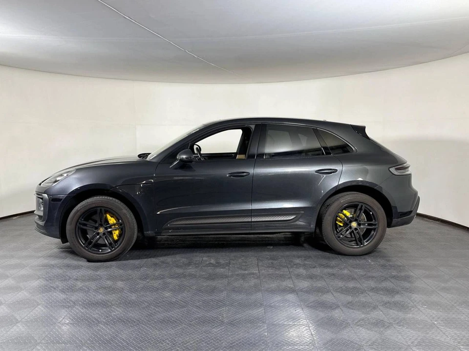 2023 Porsche Macan - Image 2 of 5