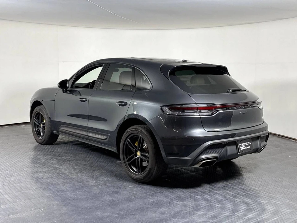2023 Porsche Macan - Image 3 of 5