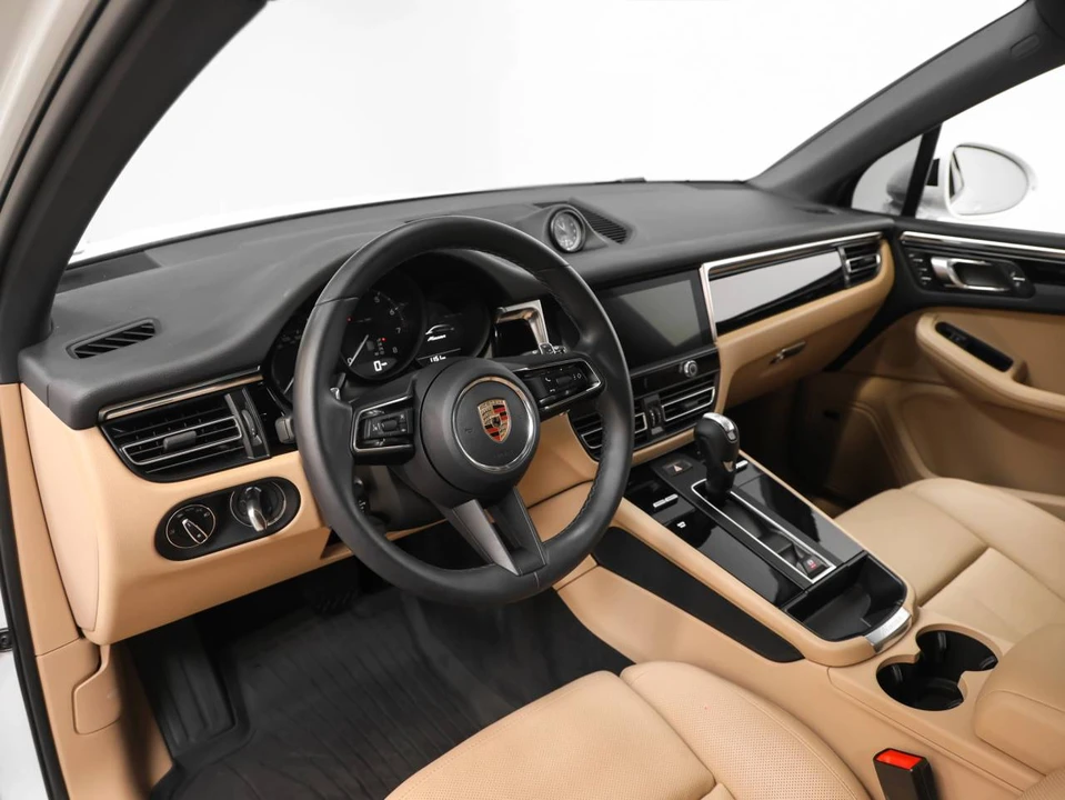 2023 Porsche Macan - Image 4 of 5
