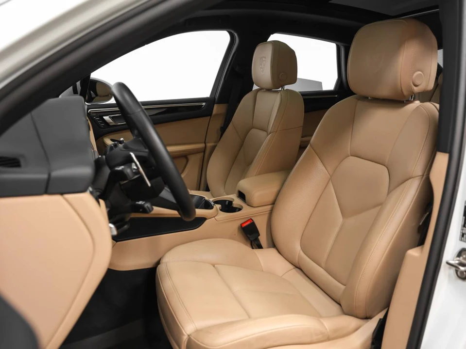 2023 Porsche Macan - Image 5 of 5