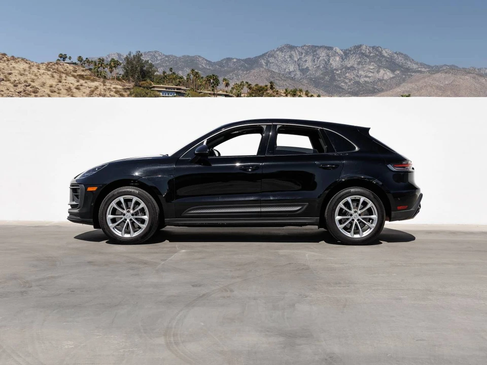 2023 Porsche Macan - Image 2 of 5