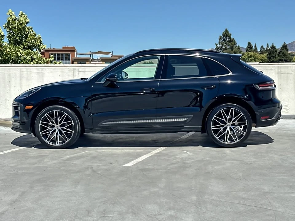 2023 Porsche Macan - Image 2 of 7