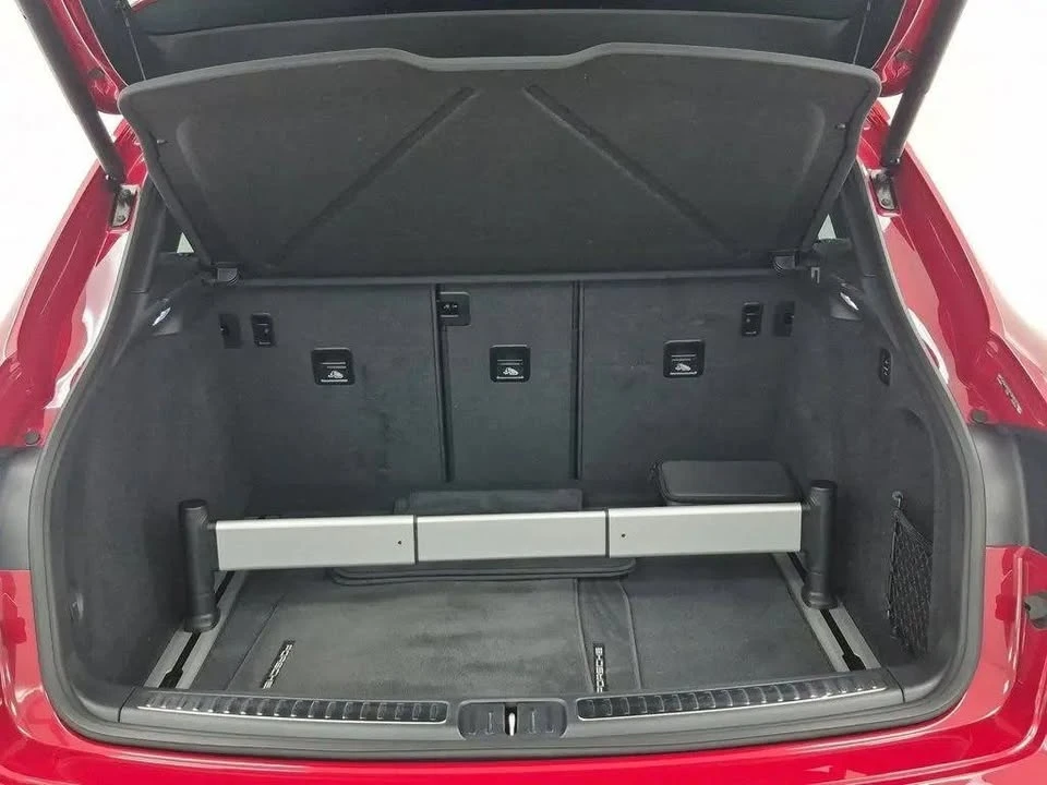 2023 Porsche Macan - Image 10 of 20