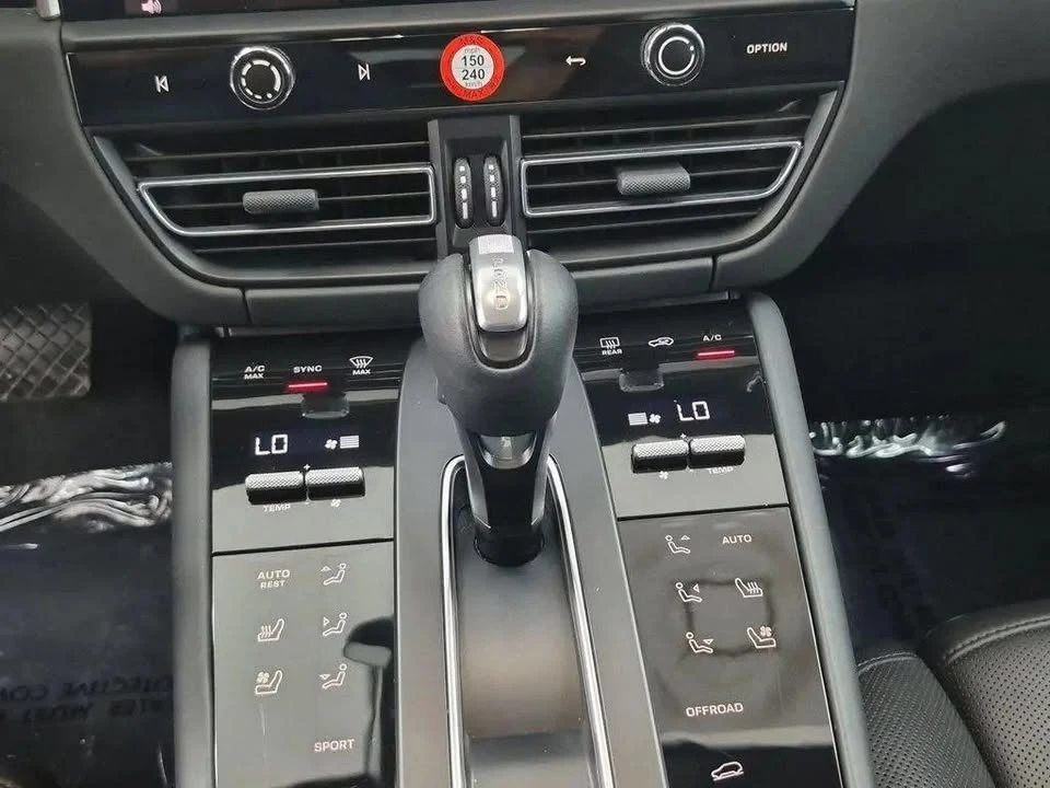 2023 Porsche Macan - Image 13 of 20