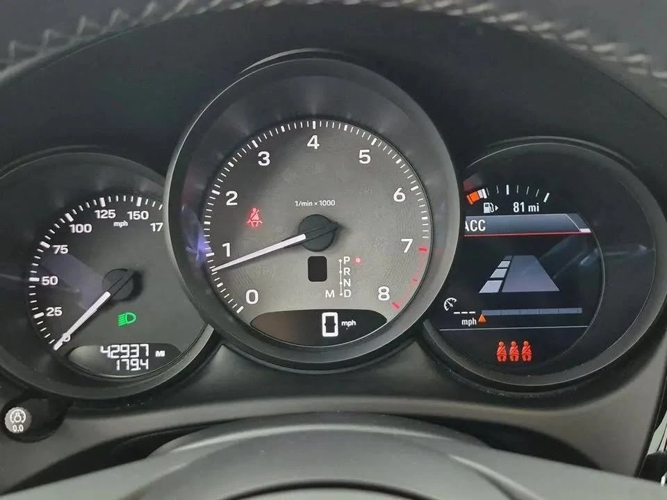 2023 Porsche Macan - Image 12 of 20