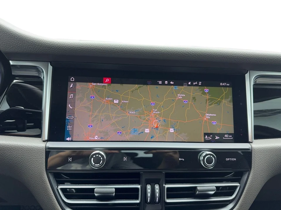 2023 Porsche Macan - Image 18 of 31