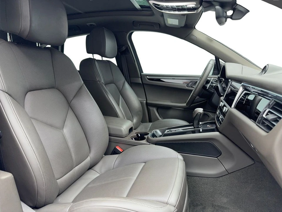 2023 Porsche Macan - Image 14 of 21