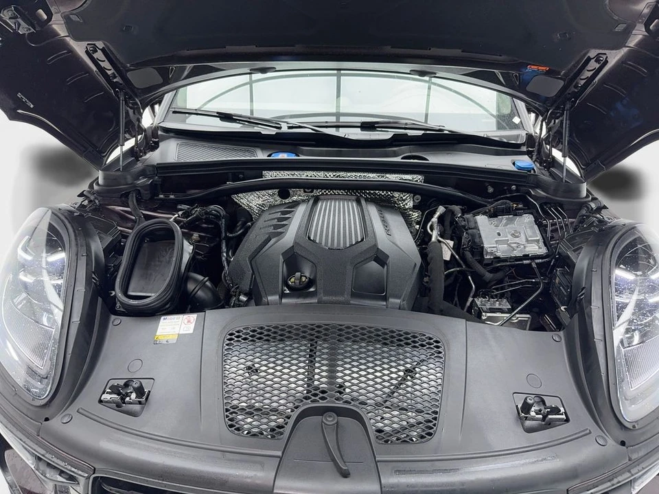 2023 Porsche Macan - Image 9 of 21