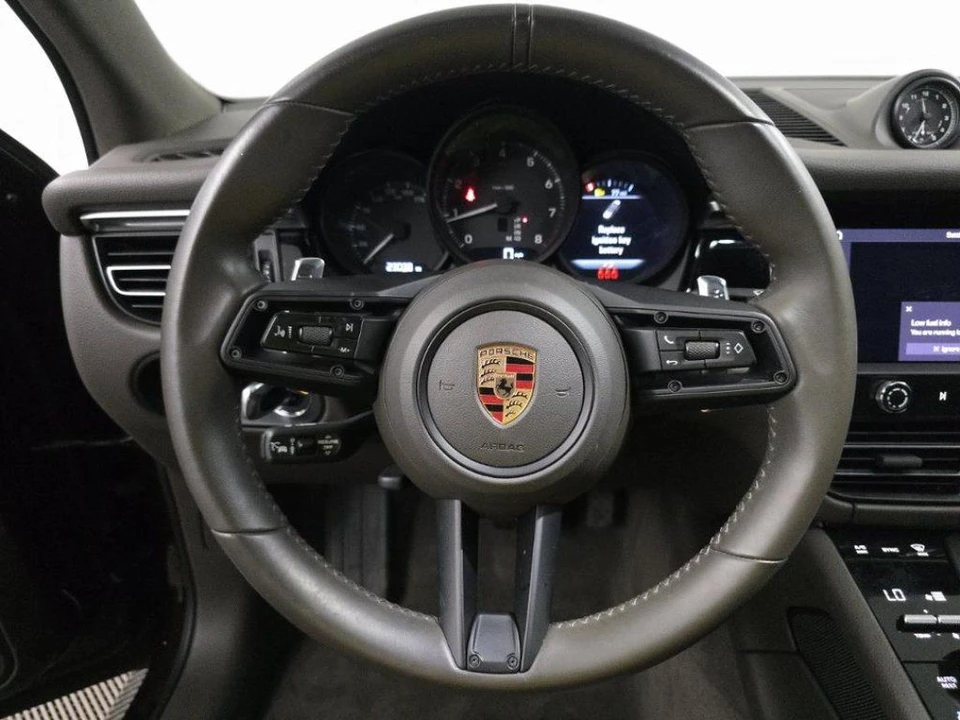 2023 Porsche Macan - Image 6 of 10
