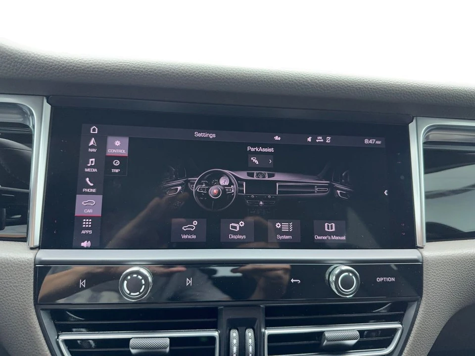 2023 Porsche Macan - Image 19 of 31