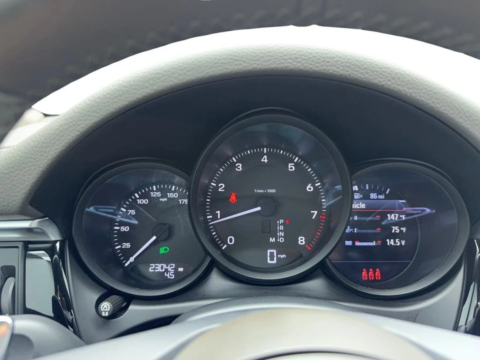 2023 Porsche Macan - Image 17 of 21