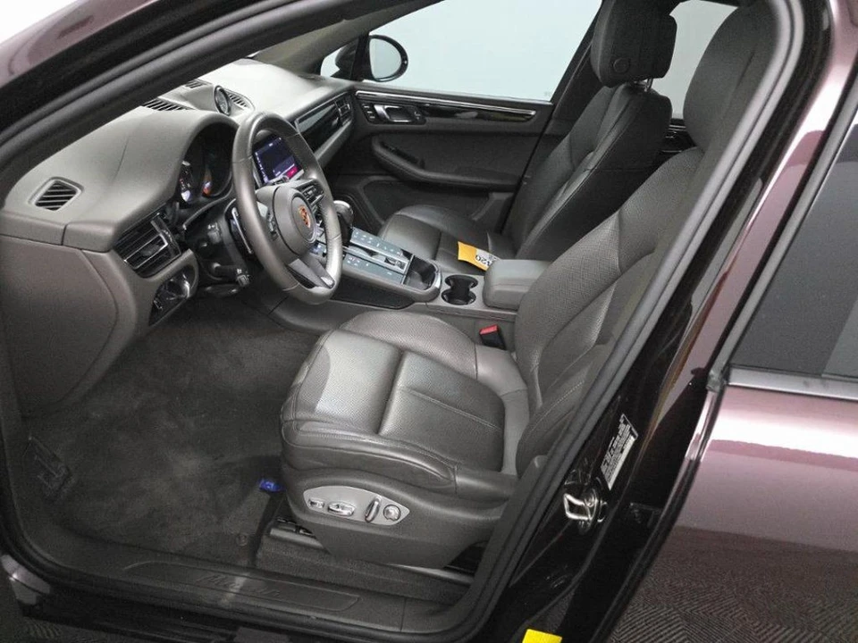 2023 Porsche Macan - Image 4 of 10