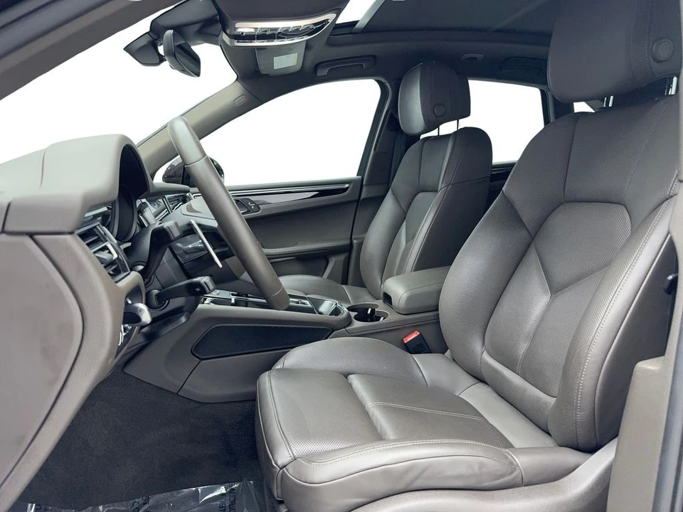 2023 Porsche Macan - Image 10 of 31