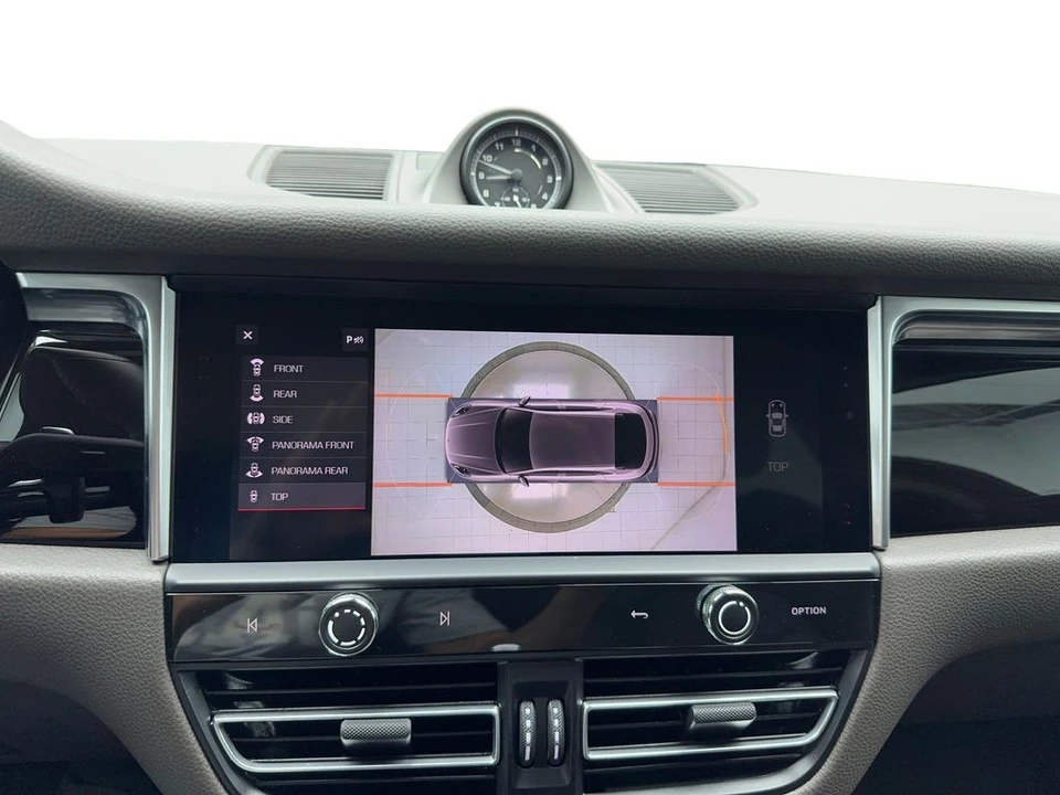 2023 Porsche Macan - Image 23 of 31