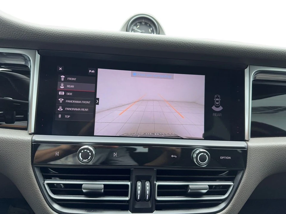 2023 Porsche Macan - Image 20 of 21