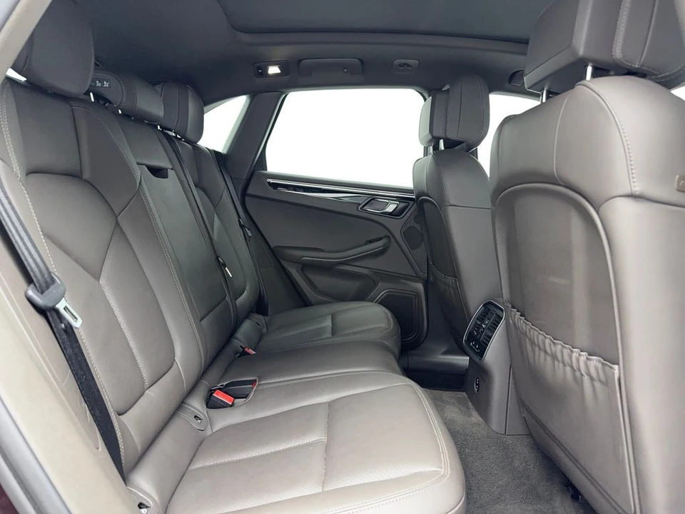 2023 Porsche Macan - Image 13 of 31