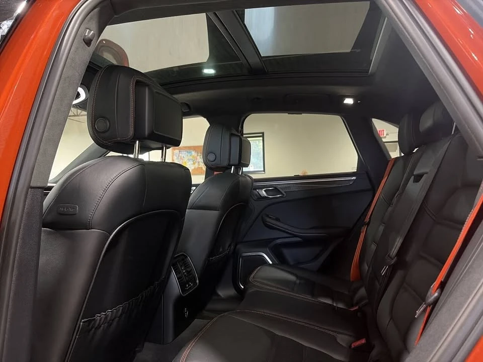 2023 Porsche Macan - Image 14 of 20