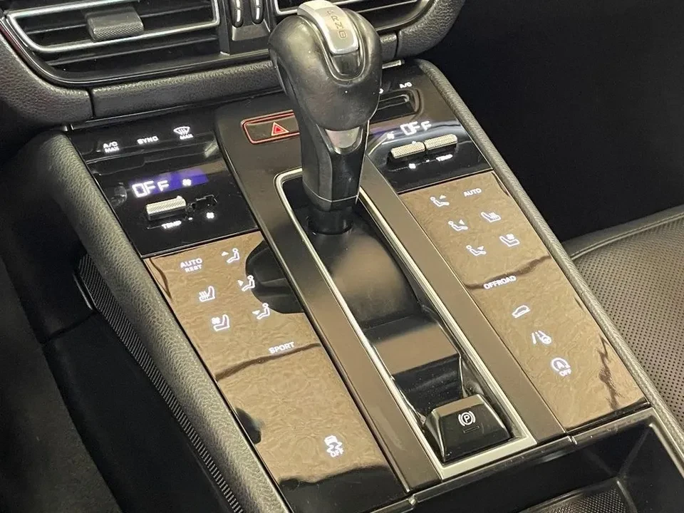 2023 Porsche Macan T - Image 19 of 20