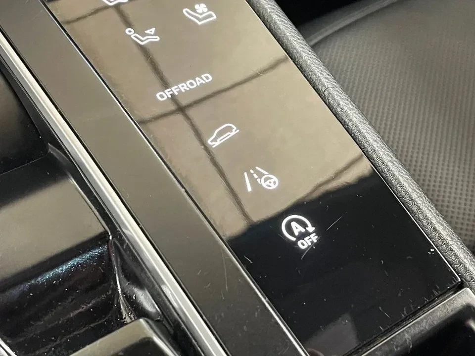 2023 Porsche Macan T - Image 20 of 20