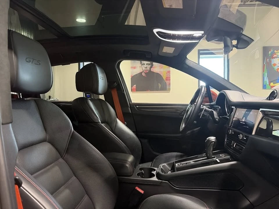 2023 Porsche Macan - Image 18 of 20