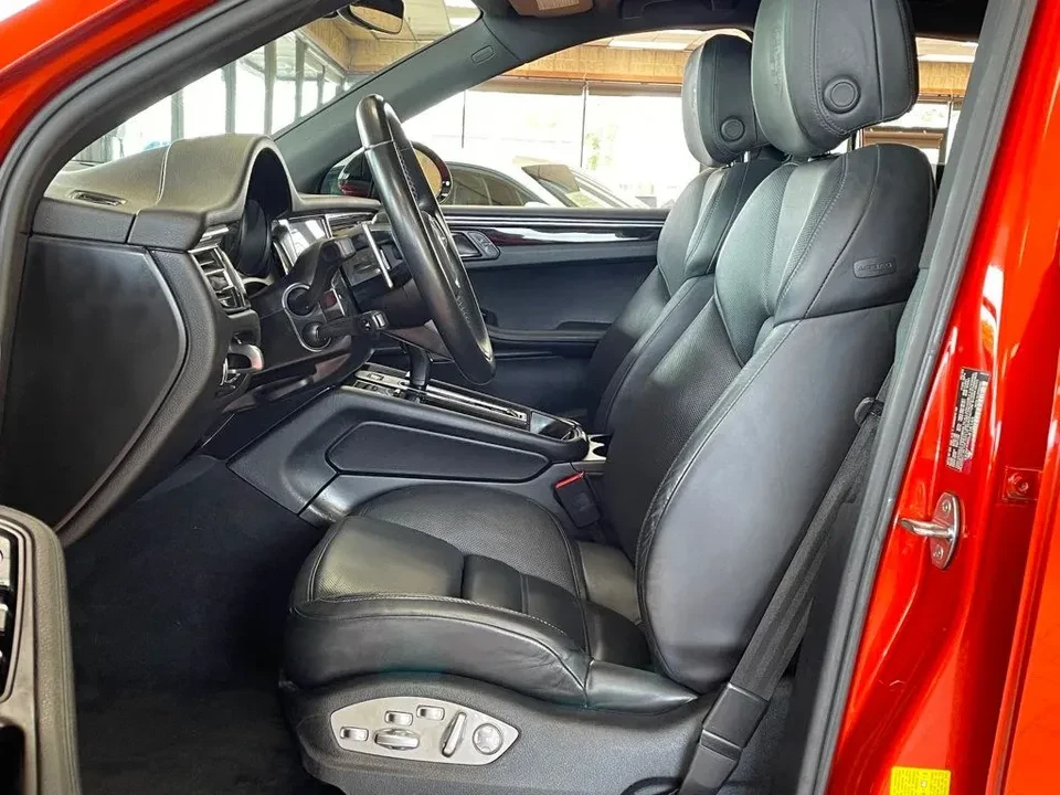 2023 Porsche Macan T - Image 10 of 20