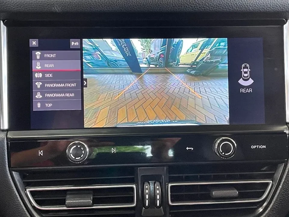 2023 Porsche Macan T - Image 18 of 20