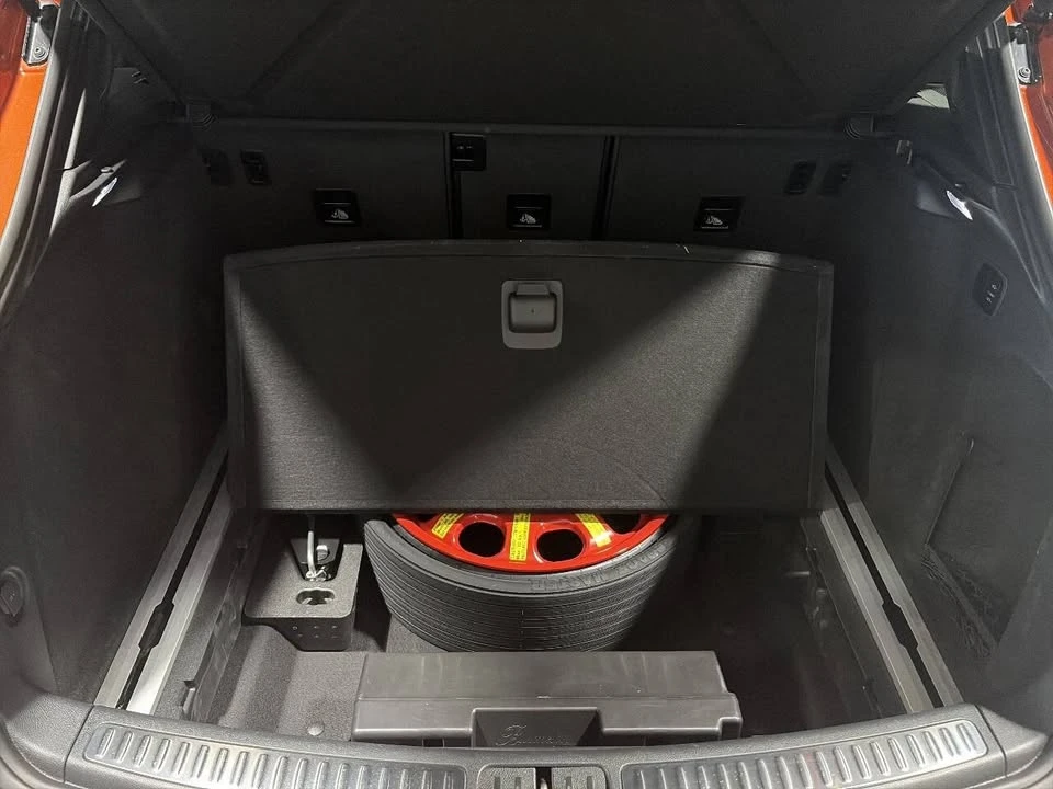 2023 Porsche Macan - Image 15 of 20