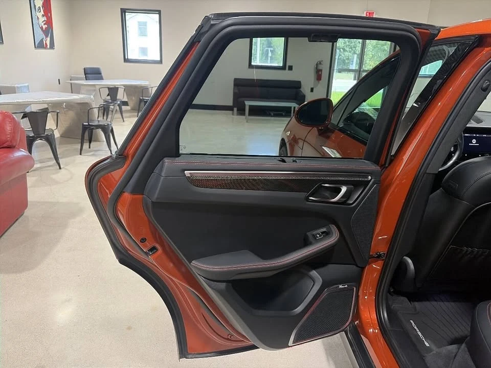 2023 Porsche Macan - Image 13 of 20