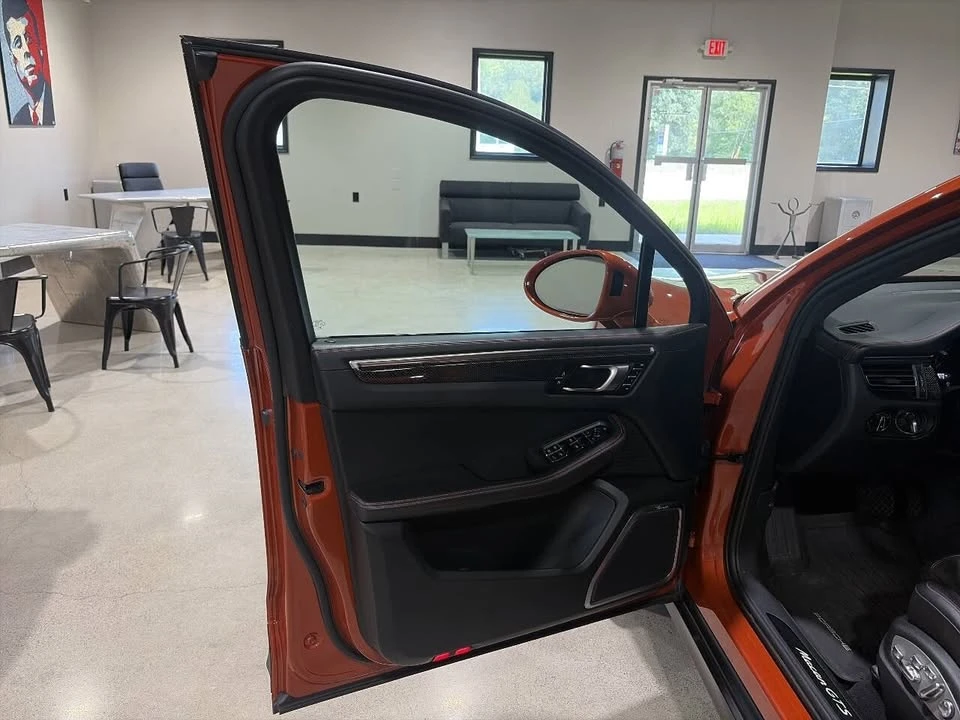 2023 Porsche Macan - Image 10 of 20