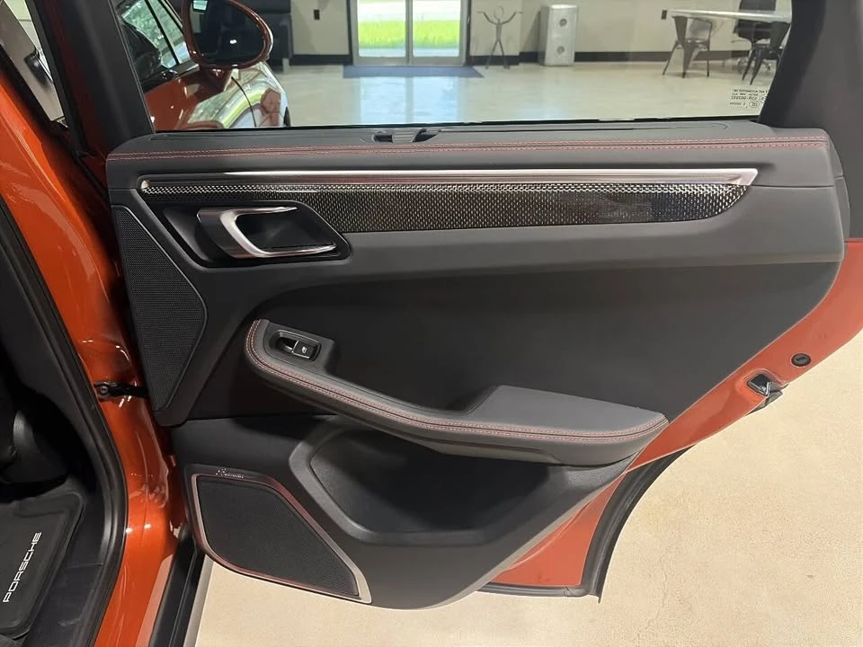2023 Porsche Macan - Image 19 of 20