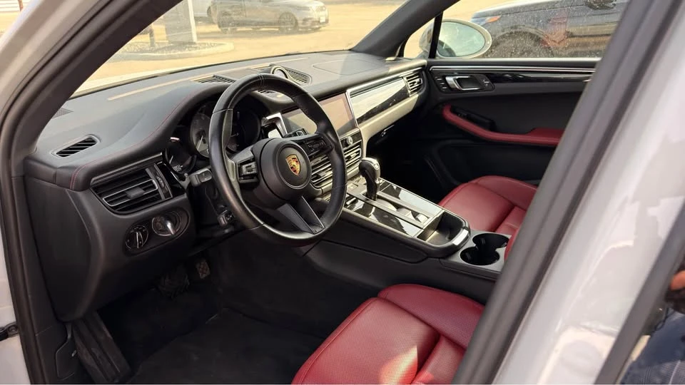 2023 Porsche Macan - Image 2 of 3