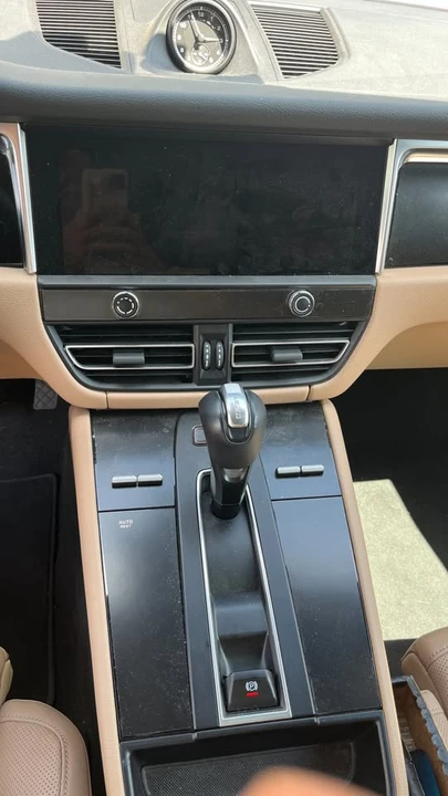 2023 Porsche Macan - Image 7 of 12
