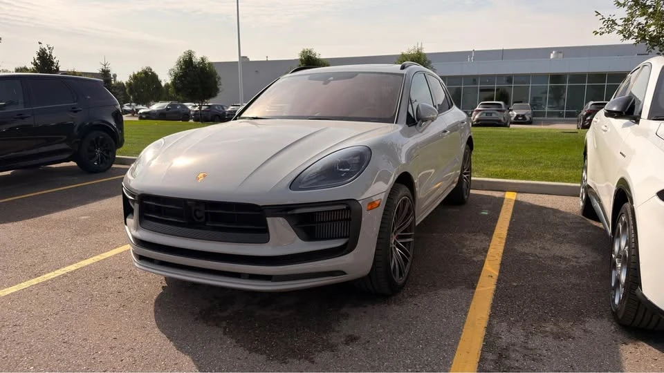2023 Porsche Macan - Image 3 of 3