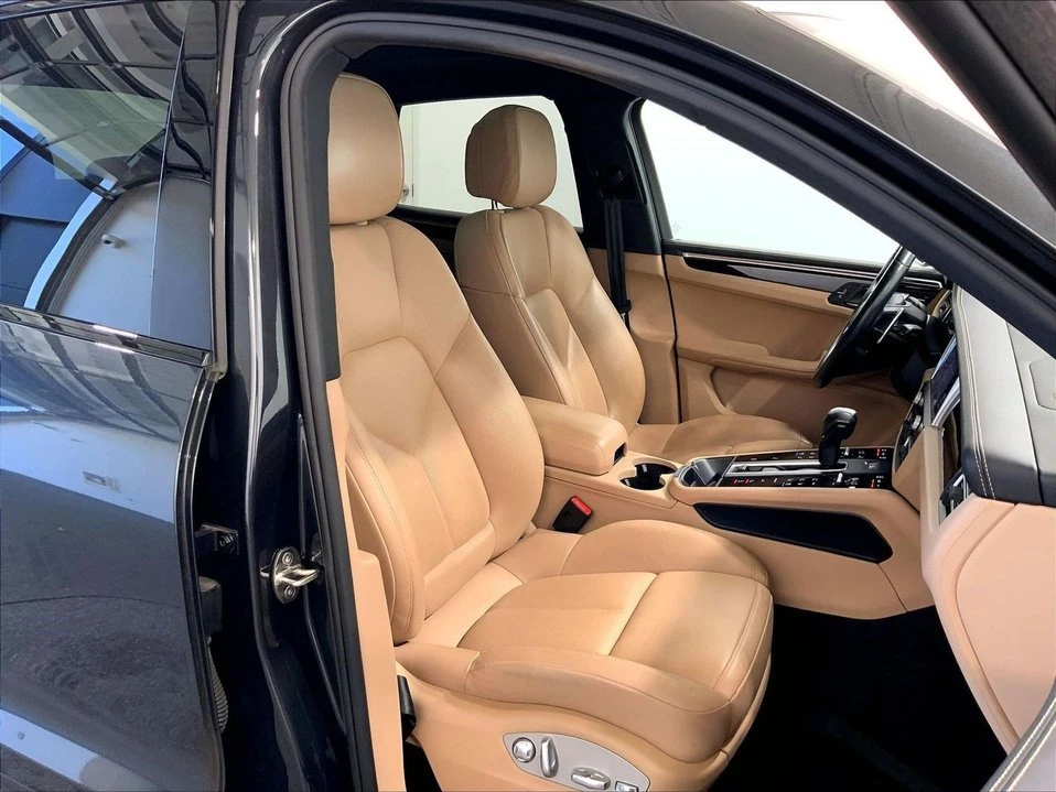 2023 Porsche Macan - Image 13 of 20