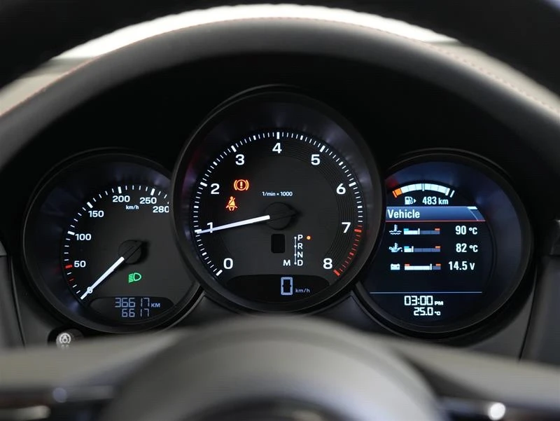 2023 Porsche Macan - Image 13 of 18